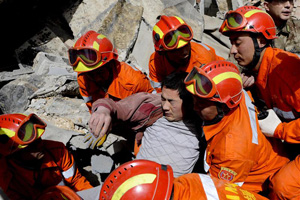 Rescuers carry an injured man from the ruins after an earthquake at the Tibetan Autonomous Prefecture of Yushu, Qinghai province April 15, 2010. The death toll from the earthquake in China's remote and mountainous Yushu county, Qinghai province, has risen to 617, Xinhua news agency said on Thursday. Credits: REUTERS/ Stringer