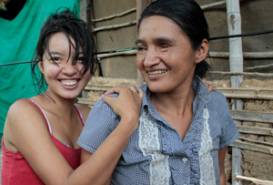 Luz Mila and her daughter in Colombia. Credits: Paul Smith/CAFOD