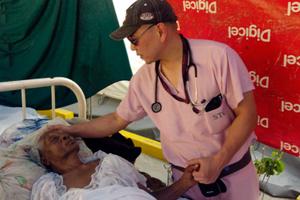 Close to 400,000 people have benefitted from Caritas health care programmes so far. Credits: David Snyder/CRS