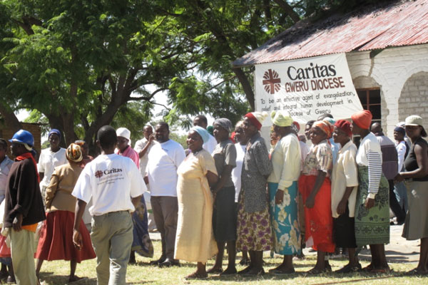 After a failing harvest due to lack of rains, people in Zimbabwe are in desperate need of short term support for food. Credits: Cibambo/Caritas