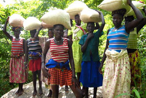 Young women carrying maize from Ikotos to their villages behind the mountains Credits: Birgit Kubelka/ Caritas