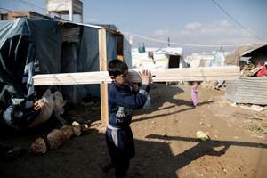 Shelter construction in the Bekaa valley for Syrian refugees. Credits: Sam Tarling/Caritas Suisse