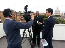 Cardinal John Onaiyekan talking to the media.