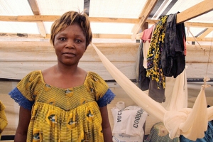 Nathalie Balakadja et ses sept enfants ont vécu dans un camp de déplacés à Bangui, en République centrafricaine (RCA), pendant plus de quatre mois. Photo de Kim Pozniak / CRS