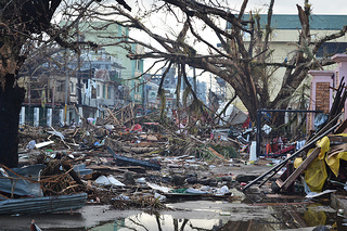 Debris lines the streets of Tacloban, Leyte island. Credit:  Eoghan Rice - Trócaire / Caritas