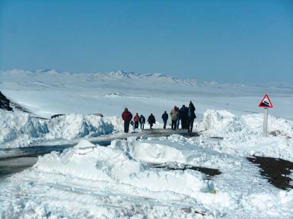 Coincés dans la neige en Mongolie