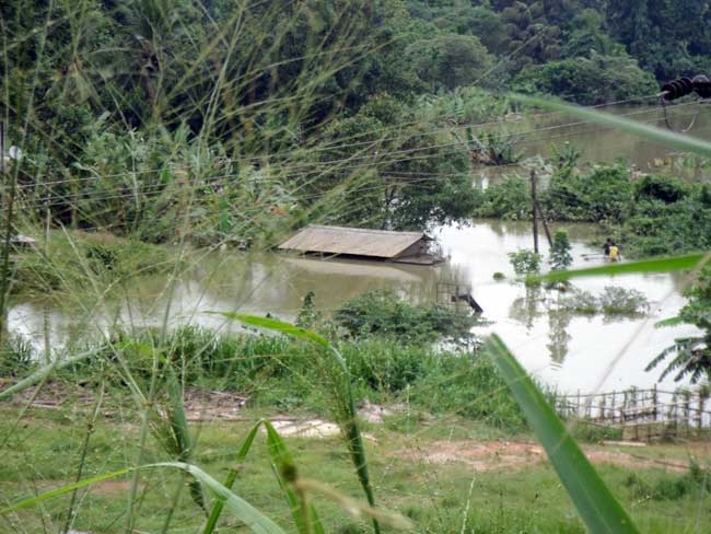 Sri Lankans difficult to start afresh after floods