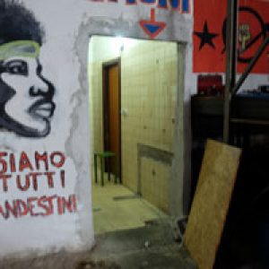 Trabajadores inmigrantes africanos explotados en Italia