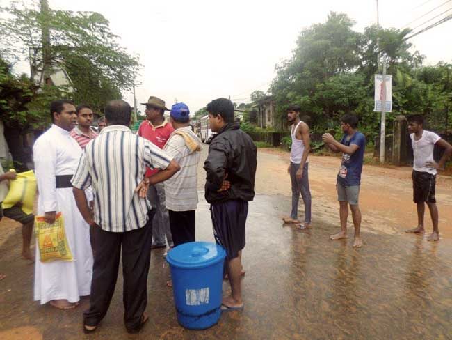 Caritas ayuda a los damnificados por las inundaciones y deslizamientos en Sri Lanka