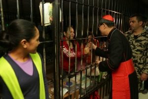 El cardenal Tagle se encuentra con trabajadores migrantes en Líbano