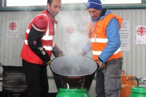 Tea for 6,000 refugees a day in Croatia