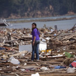 Chile se sobrepone a un enorme terremoto y un tsunami