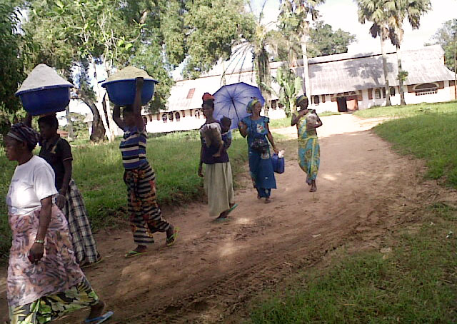 Dengese women arriving at the camp. Photo by Caritas Congo Asbl