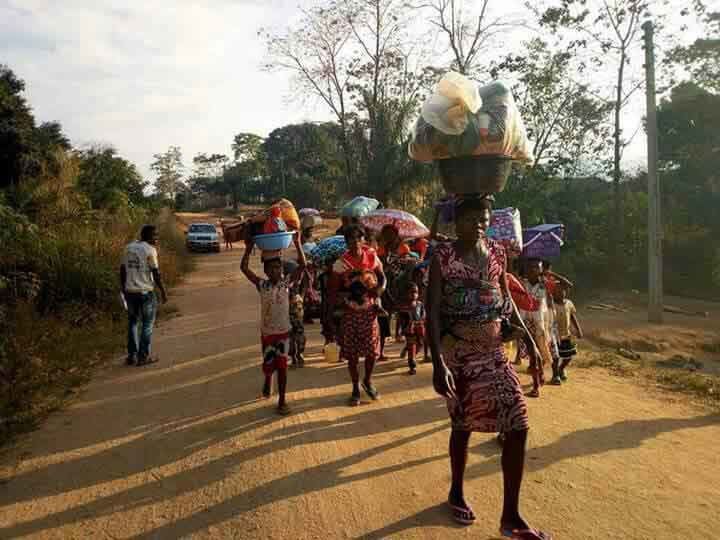 Nigeria aids refugees fleeing from Cameroon
