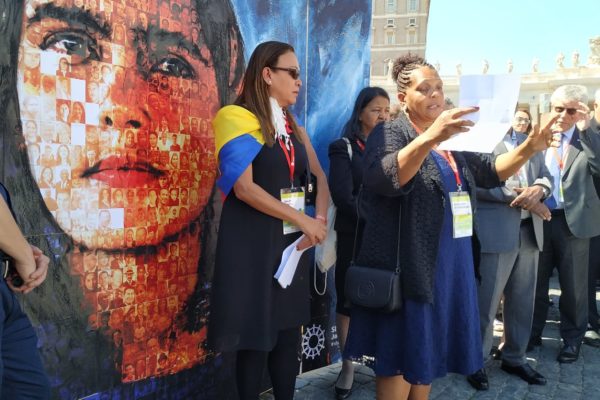 Asamblea General de Caritas Internacional inicia con gesto a migrantes