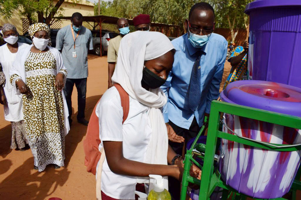 Students of Mariama School use Caritas handwashing station. 